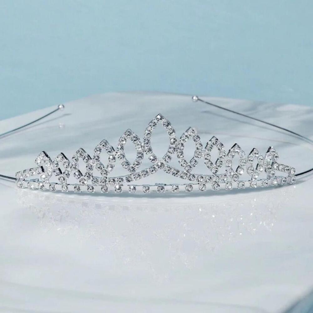 Princess Style Rhinestone Crown In Silver - Picture 2 of 6